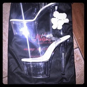 NEW🚨 clear stacked platform heels